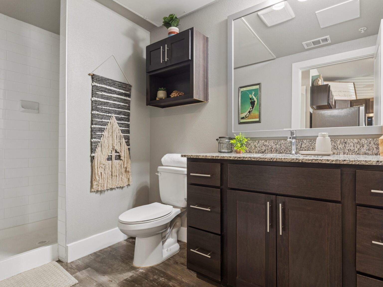 Studio: Bathroom